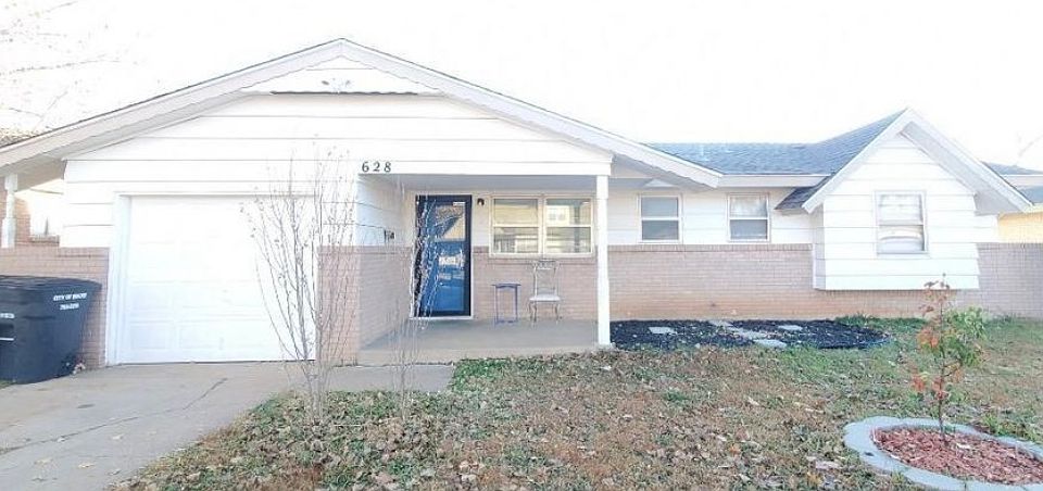 1st image of 628 N Dallas Ave
