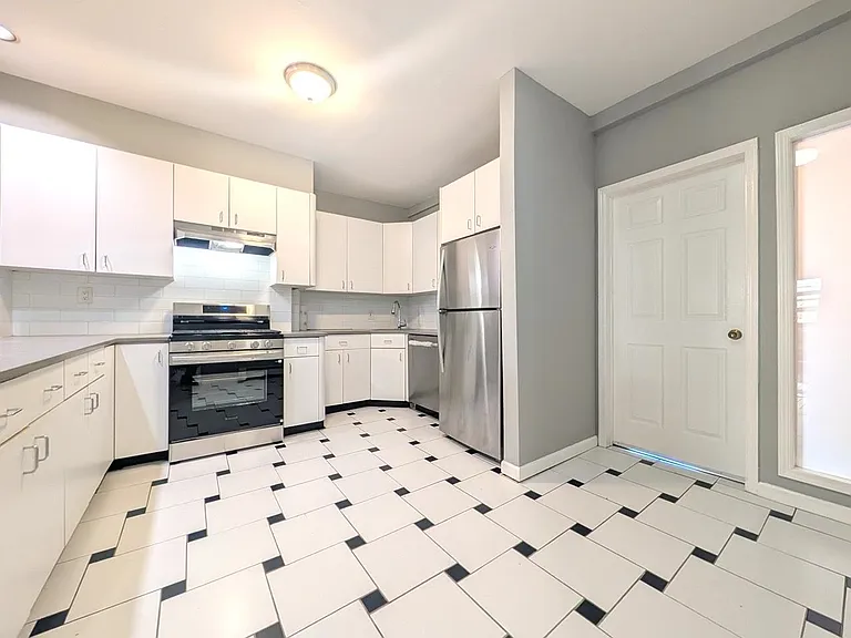 69 Beacon Ave #2 — Photo 13