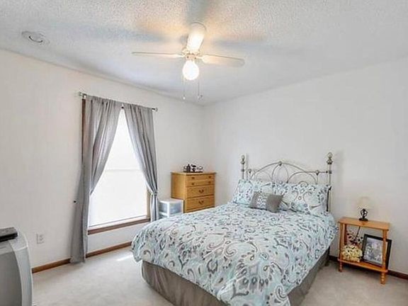 5th image of 505 NW Manor Dr