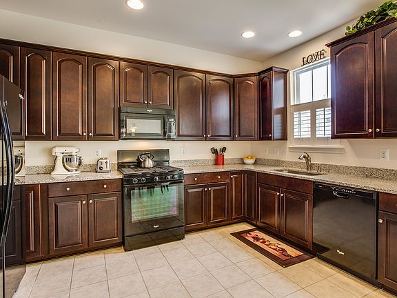 3rd image of 104 Foundry Ln