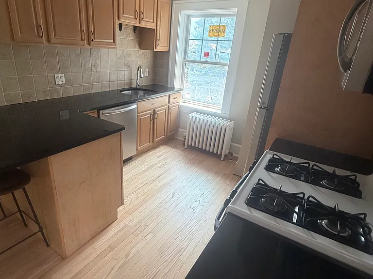 52 Columbia Ave — Photo 7