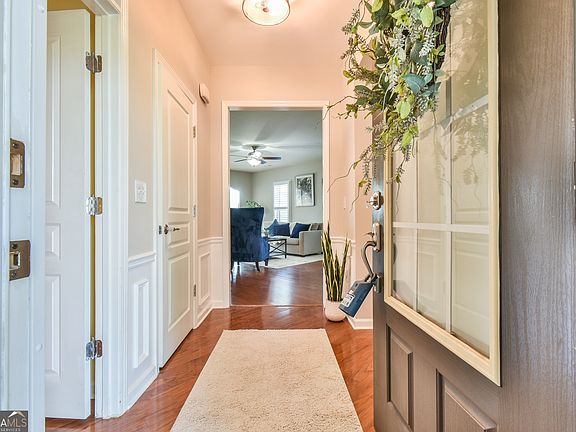4th image of 5921 Bellflower Way