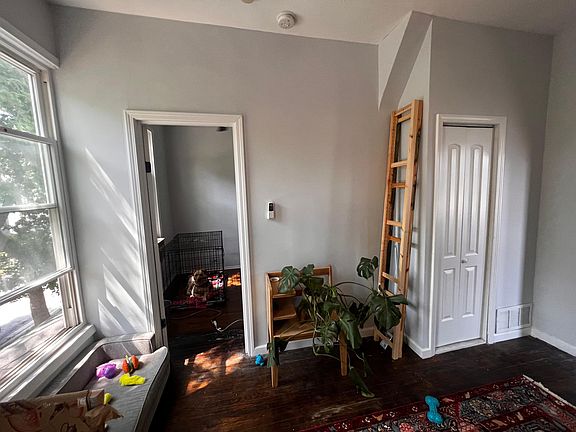 5th image of 1619 N Whipple St #1