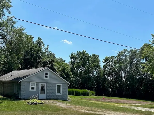 728 Hanna Dr, Pekin, IL 61554