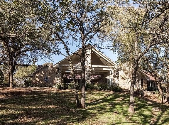 2nd image of 602 Sunset Ct