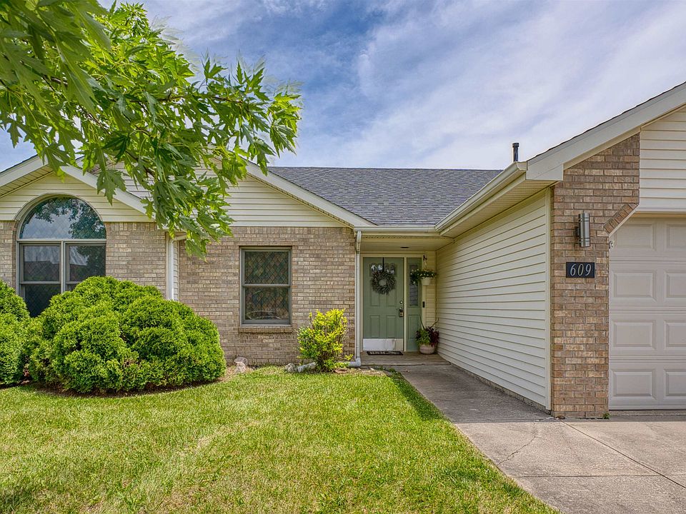 1st image of 609 Sandalwood Dr