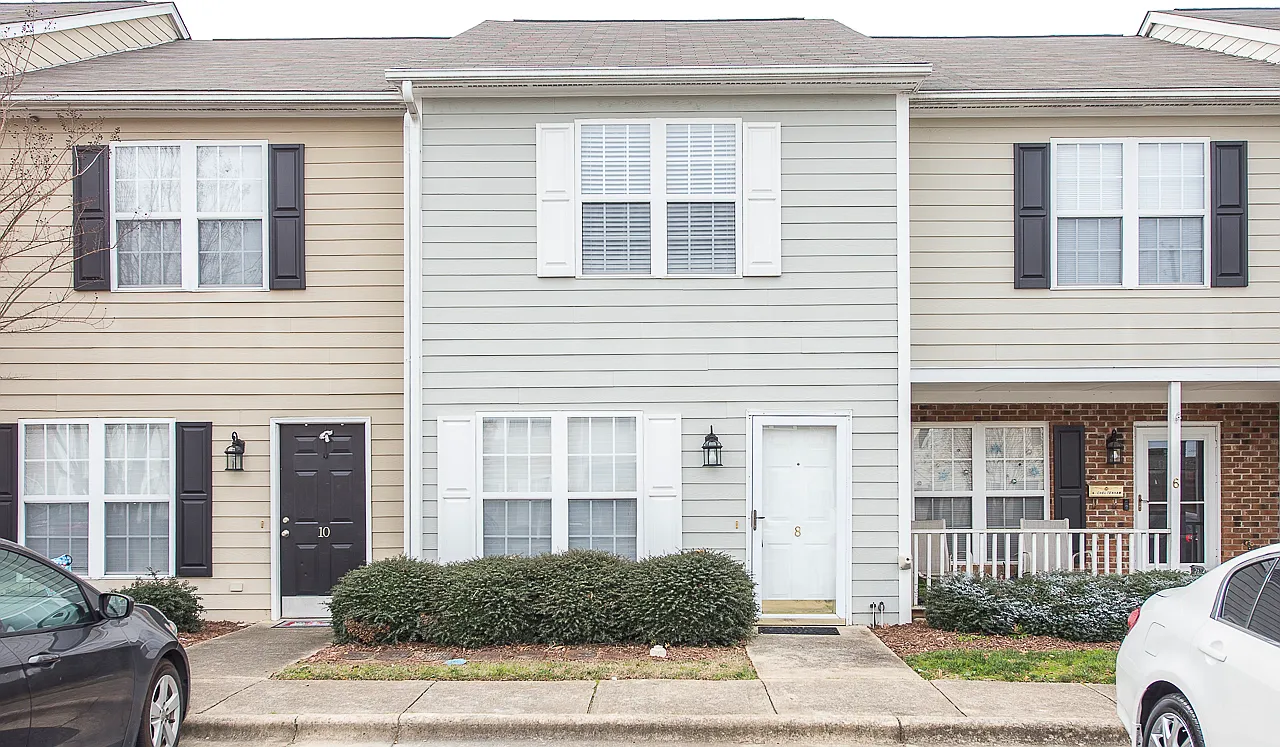 8 Cheltenham Dr - Townhouse (2 Bed / 2.5 Bath) — Photo 1
