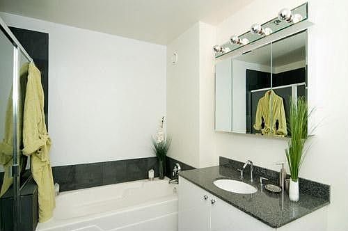 5th image of 330 W Grand Ave APT 805
