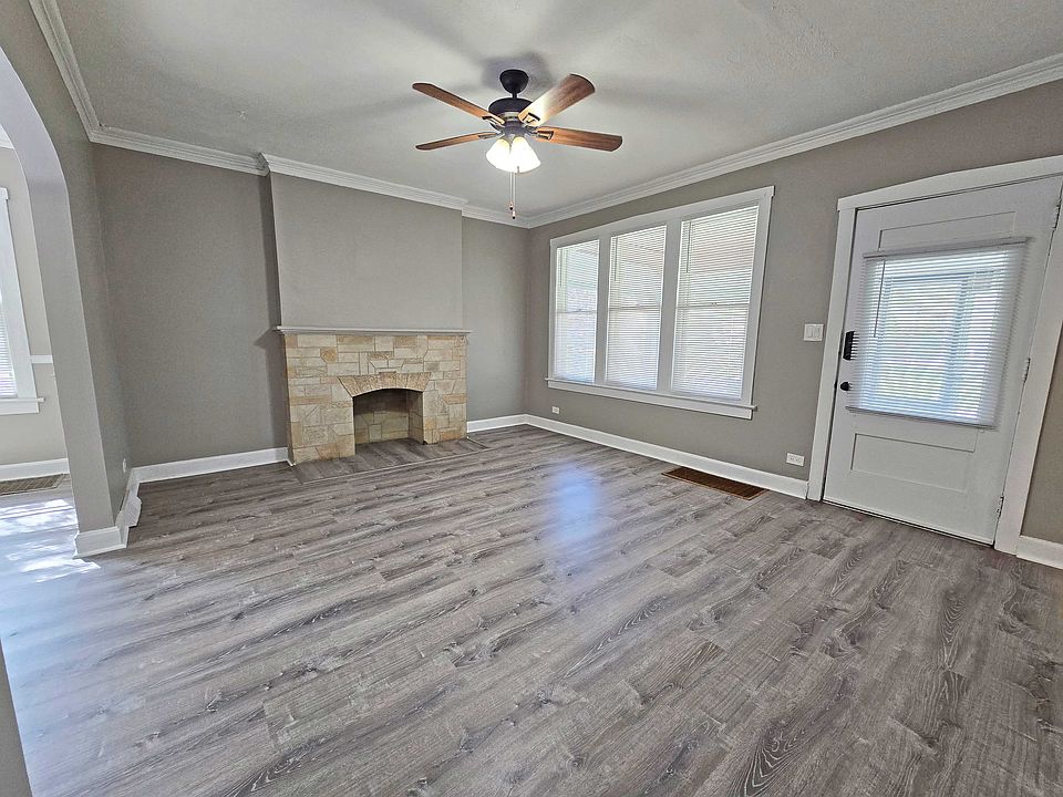 1st image of 249 E Park Blvd #1