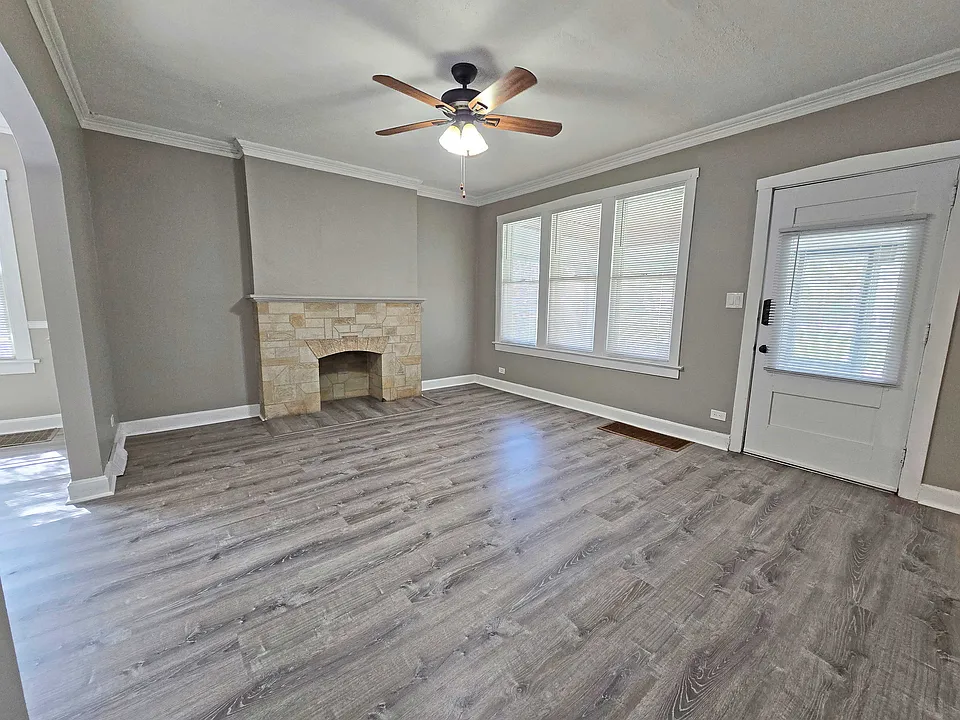 249 E Park Blvd #1