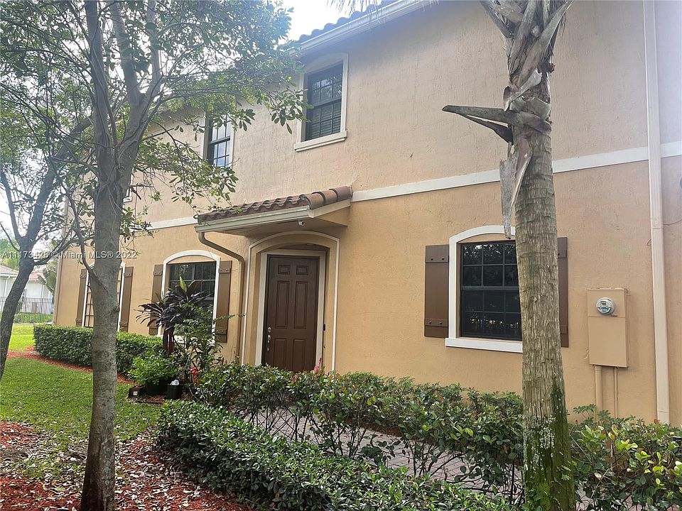 1st image of 100 E Riverwalk Cir E