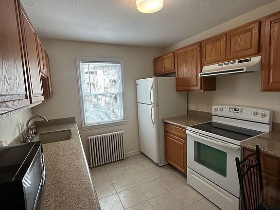 4th image of 52 Robin Rd APT B2