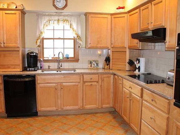 3rd image of 6 Deforest Ln