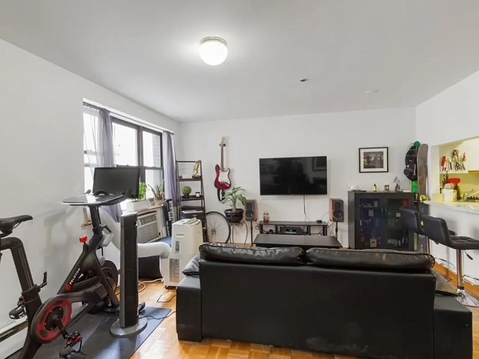 1st image of 400 E 14th St APT 5F