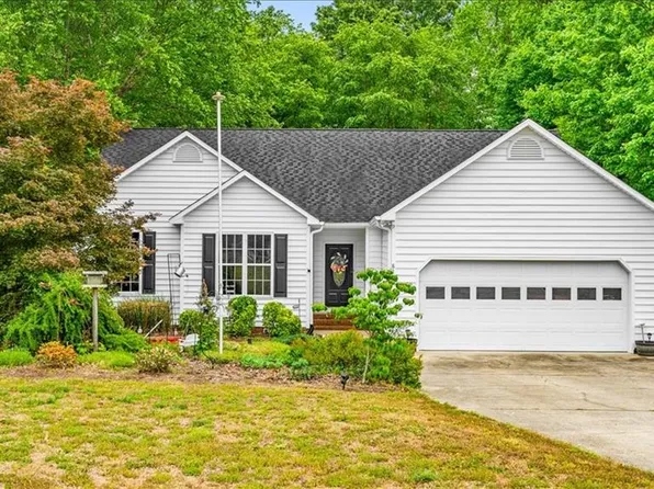 8400 Deer Path Ct, Stokesdale, NC 27357