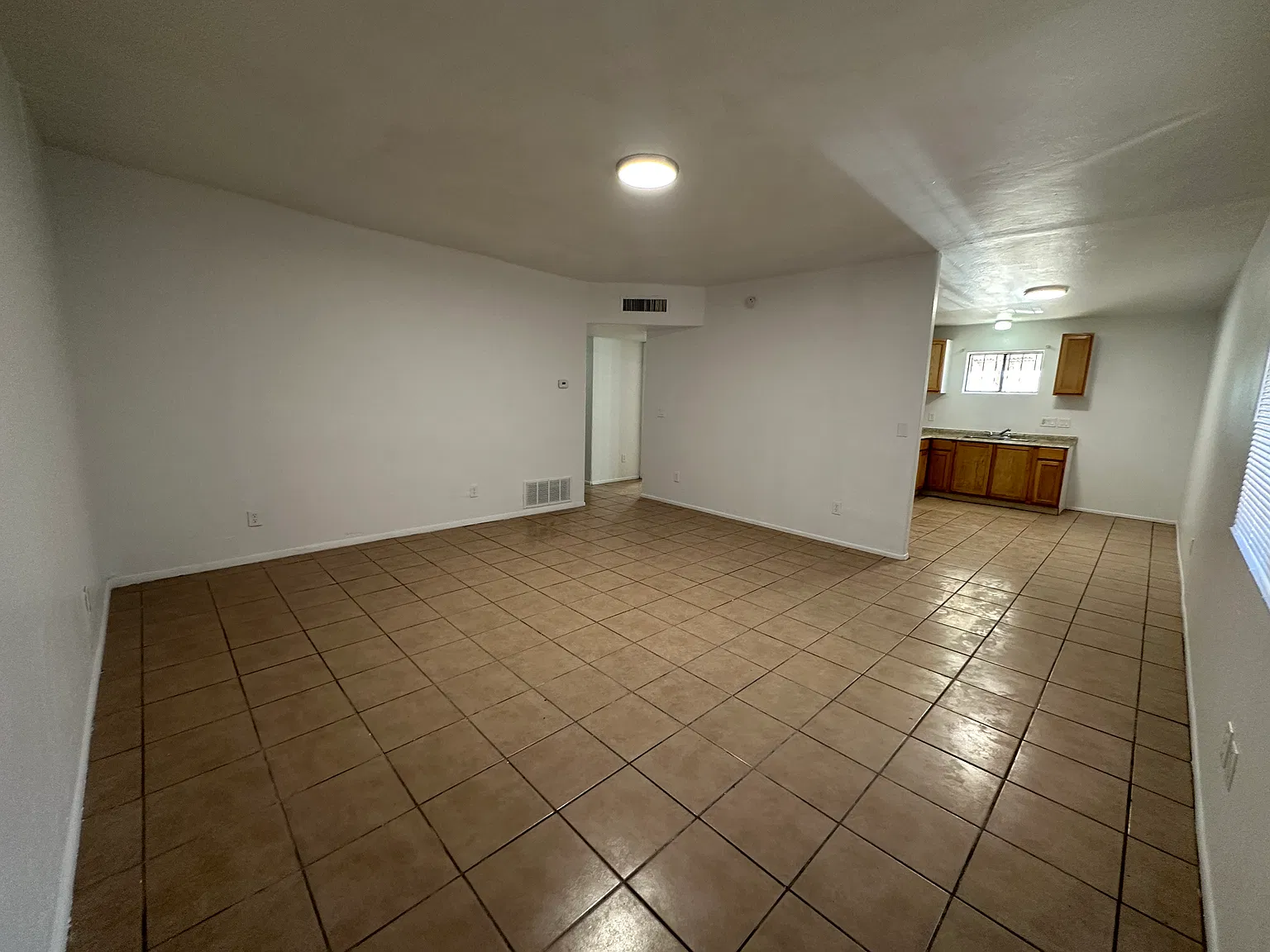 3 bed, 1140 sqft, $1,395 — Photo 4
