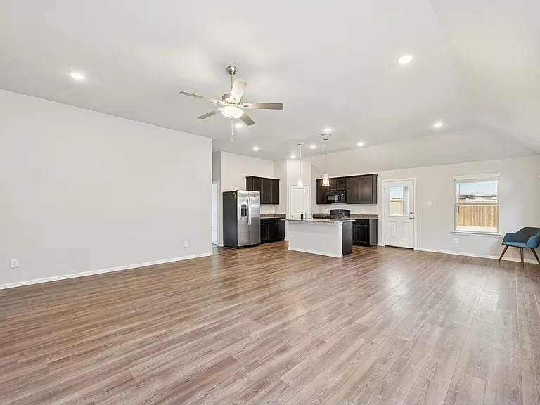 1421 Avalon Ct — Photo 6