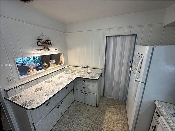 4th image of 1145 NE 183rd St #0