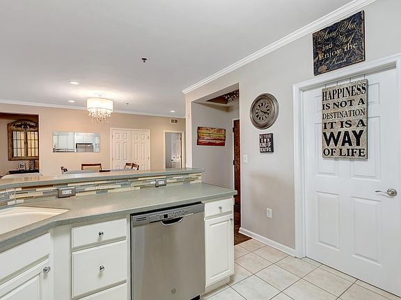 5th image of 33 Cooper Ave Unit 202