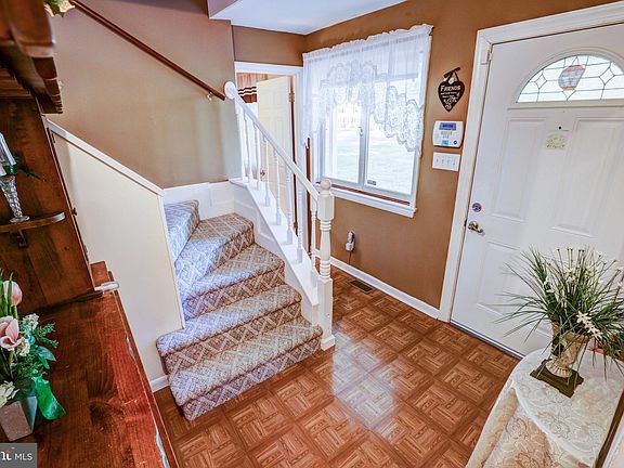2nd image of 322 S Golfwood Ave