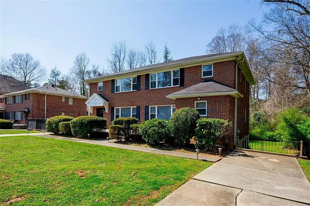 3 bed, 1593 sqft, $3,100 — Photo 2