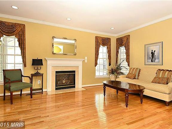 4th image of 736 Lake Varuna Mews