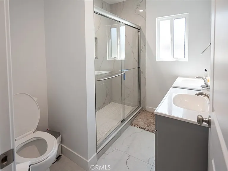 2848 N Frederic St — Photo 24