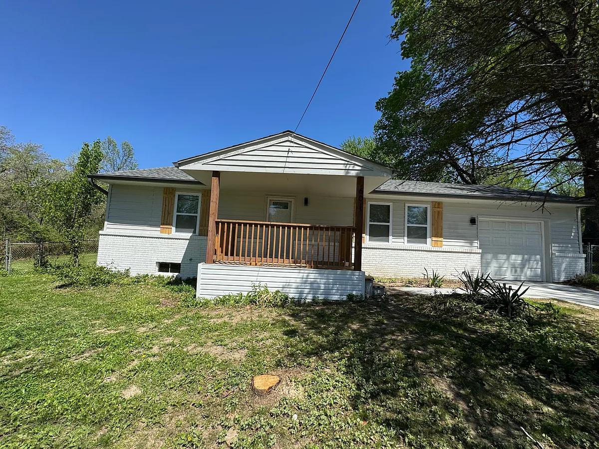 Building Photo - 601 E Eisenhower Rd
