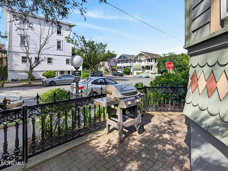 44 Webb Ave — Photo 26