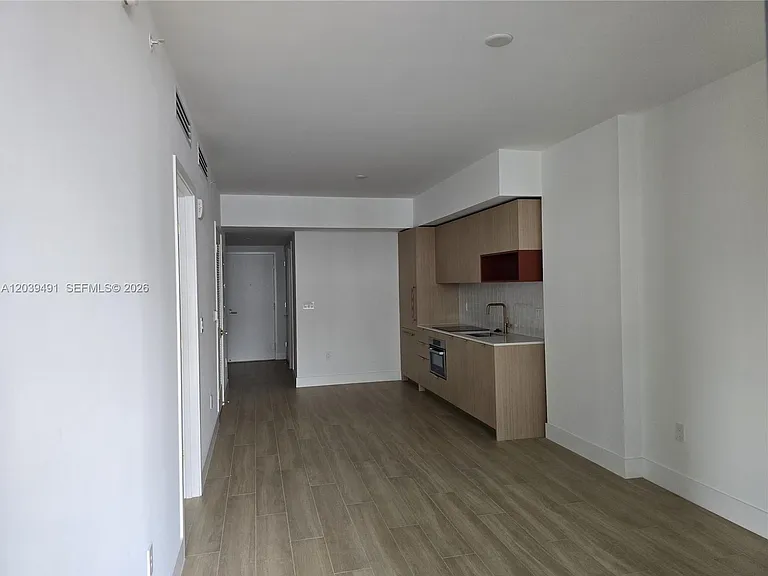 90 NE 32nd St #305 — Photo 5