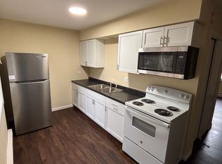 631 McHenry Ave #1, Woodstock, IL 60098