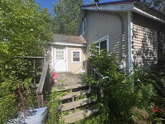 2nd image of 1043 Warren Hill Road