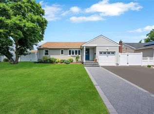 2151 Dofena Ln, East Meadow, NY 11554