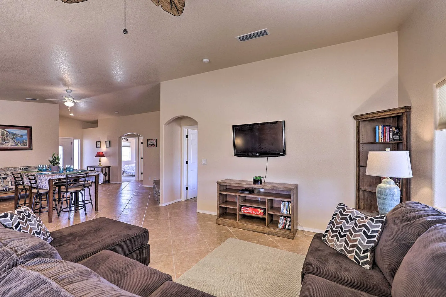 3 bed, 2.0 bath, 1399 sqft, $3,465 — Photo 3