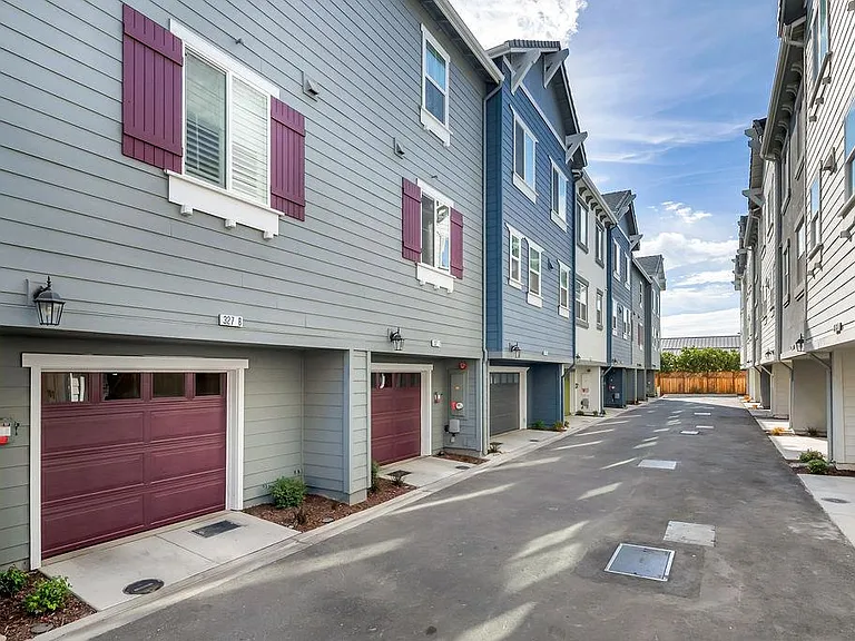 327 Pear Tree Ter #B — Photo 29
