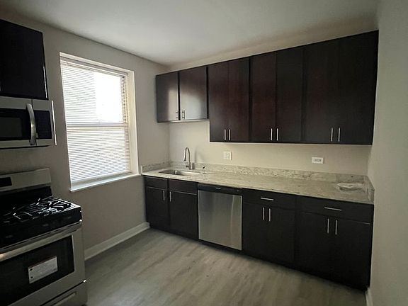 3rd image of 4911-17 N Whipple St #4915-1B