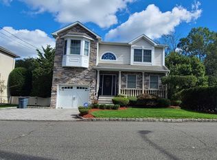 110 Tenakill Rd, Cresskill, NJ 07626