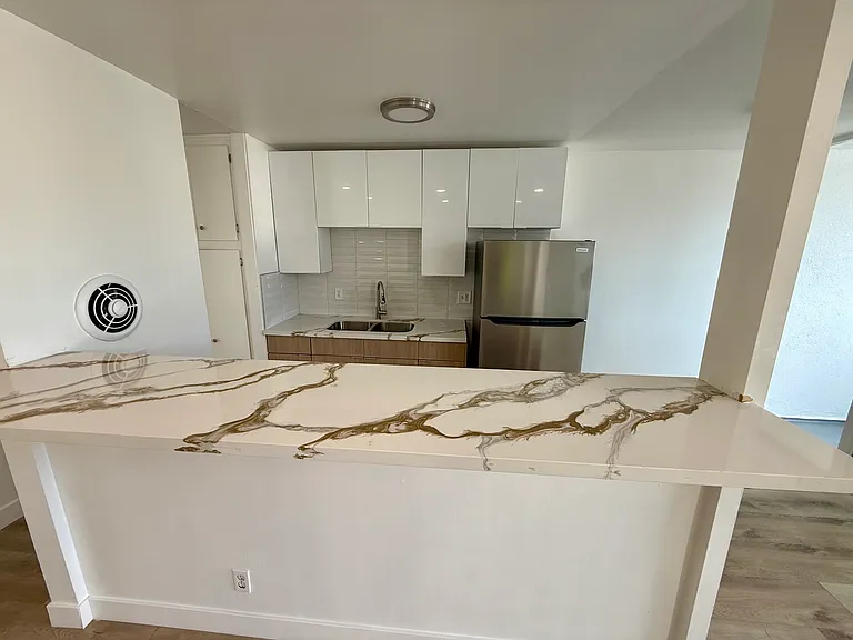 3374 Overland Ave #5 — Photo 8