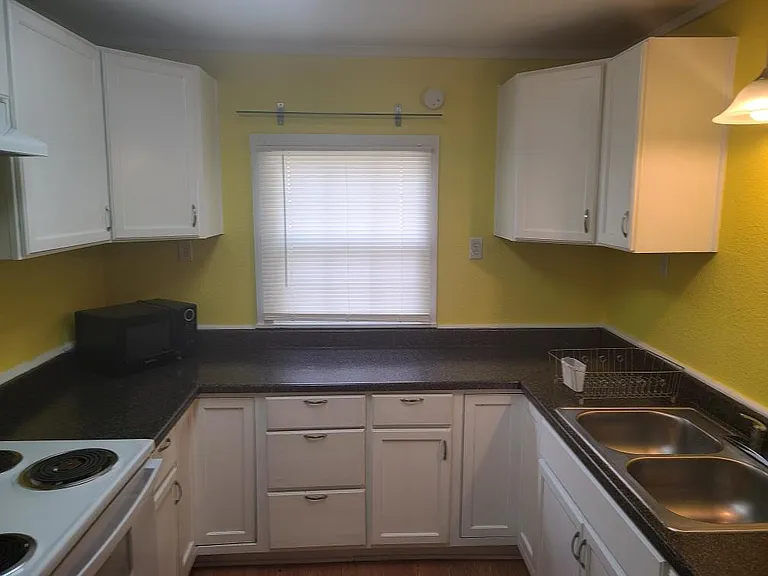 801 Vernon St — Photo 14