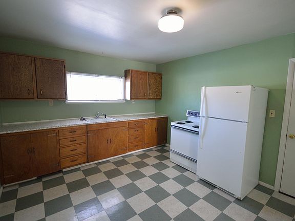 2nd image of 604 E Clark St #604