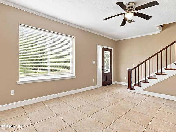 5th image of 9777 CARBONDALE Drive W