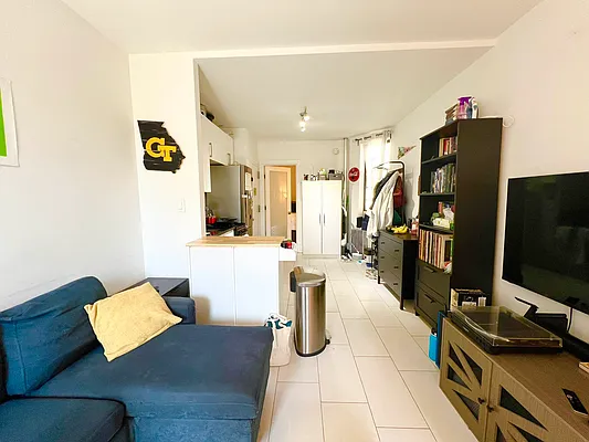 Rented by Bond New York | media 11