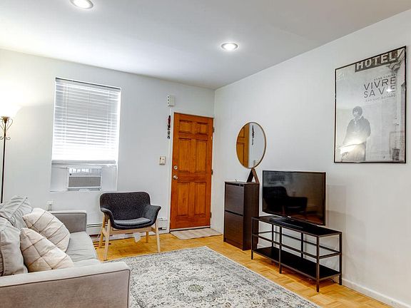 4th image of 1113 S Clifton St