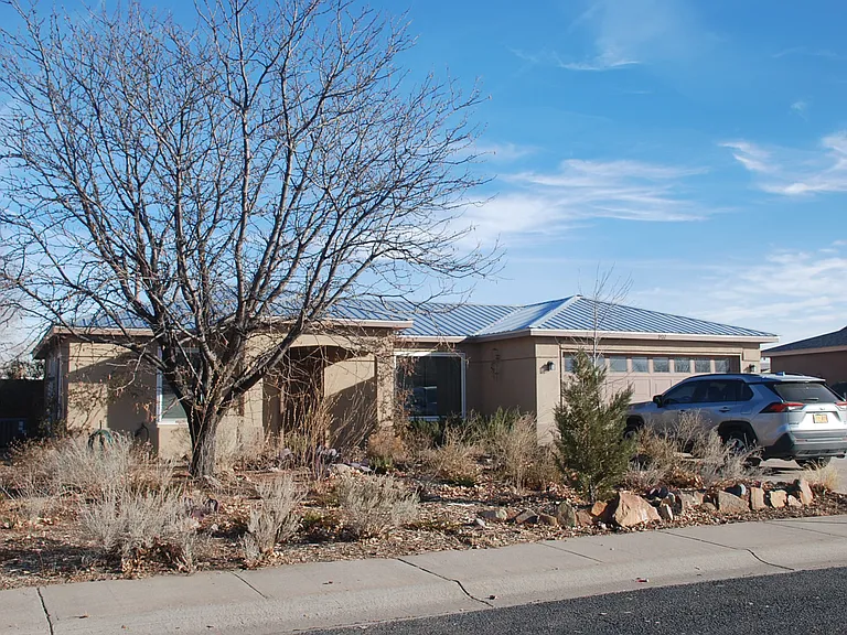 902 Ladron Ave — Photo 1
