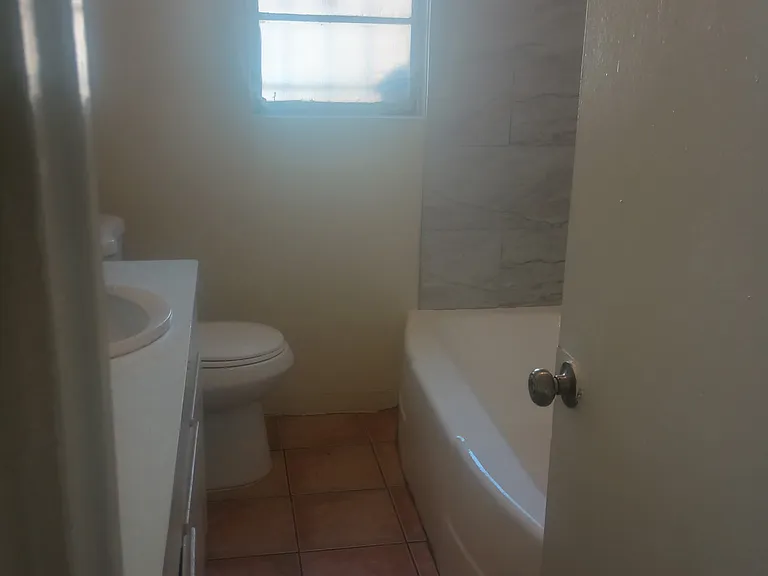 124 E Buena Vista St — Photo 5