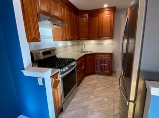 32-41 41st St #2AA, Astoria, NY 11103