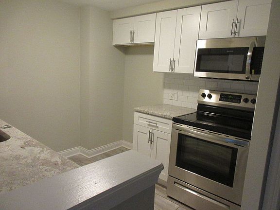 4th image of 918 W Fullerton Ave #6