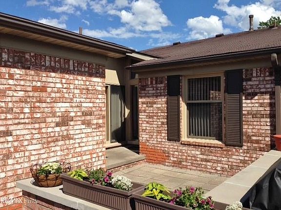3rd image of 49519 Hamilton Ct