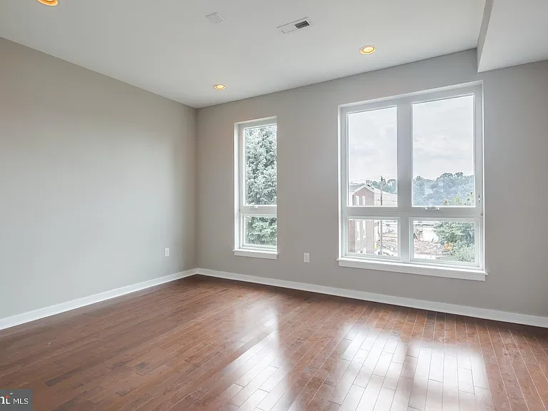 3832 Manor St — Photo 17