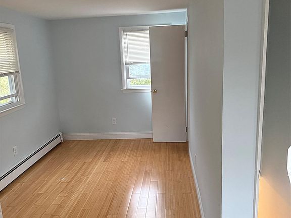 4th image of 46 Brown Street